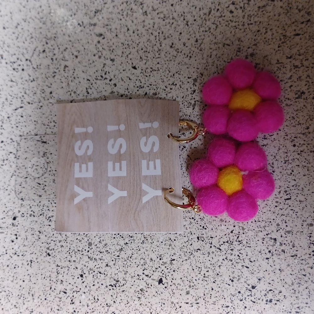 WOMENS HAND MADE FELTED EARRINGS NWOT